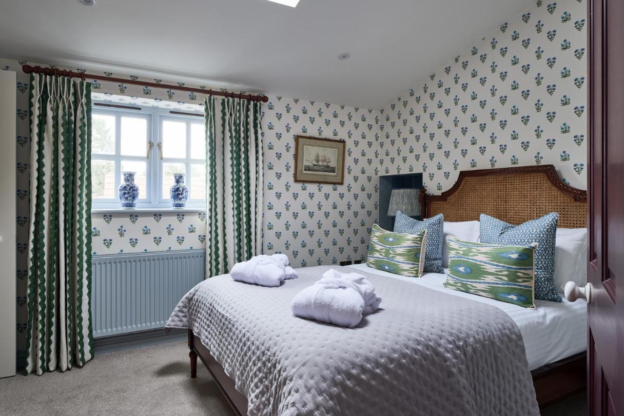 Townhouse Suites- Abbey Row Malmesbury Dış mekan fotoğraf